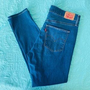 Levi’s Slimming Skinny Jean